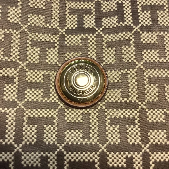 TOMMY HILFIGER Monogram Tan Logo Satchel/Bag - Picture 3 of 9